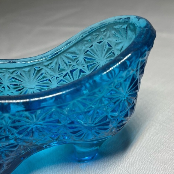 Fenton Glass Blue Daisy Button High Heel Shoe. Add to your collection! - Picture 3 of 5